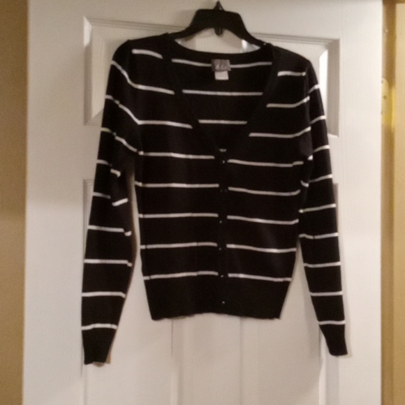 Button  sweater - Picture 1 of 1